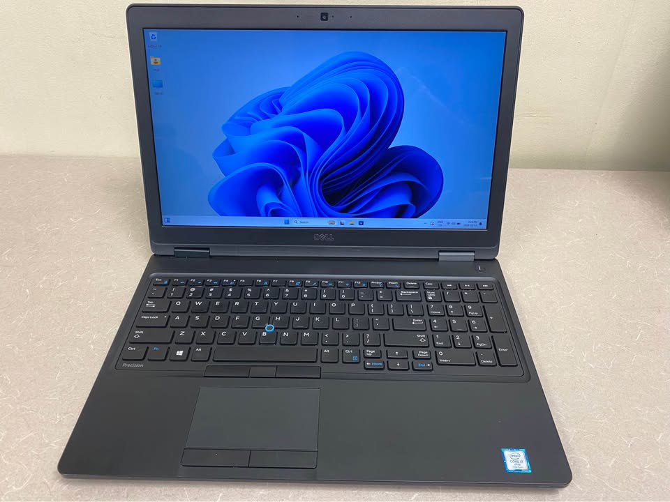 Dell Precision 3520, TOUCH Screen (i7, 7th Gen, 16 GB RAM, 512 GB SSD), NVIDIA Quadro M620, 2 GB