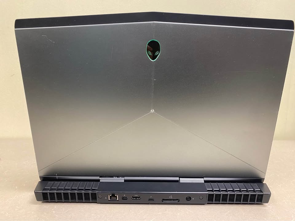 ALIENWARE 15R3 (Core i7, 7th GEN HQ, 32 GB RAM, 1TB NVMe, 1TB HDD), NVIDIA GeForce GTX 1070, 8 GB )