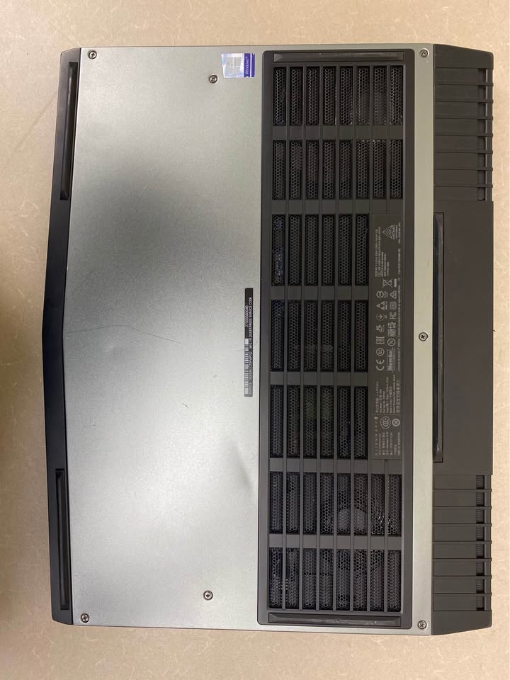 ALIENWARE 15R3 (Core i7, 7th GEN HQ, 32 GB RAM, 1TB NVMe, 1TB HDD), NVIDIA GeForce GTX 1070, 8 GB )