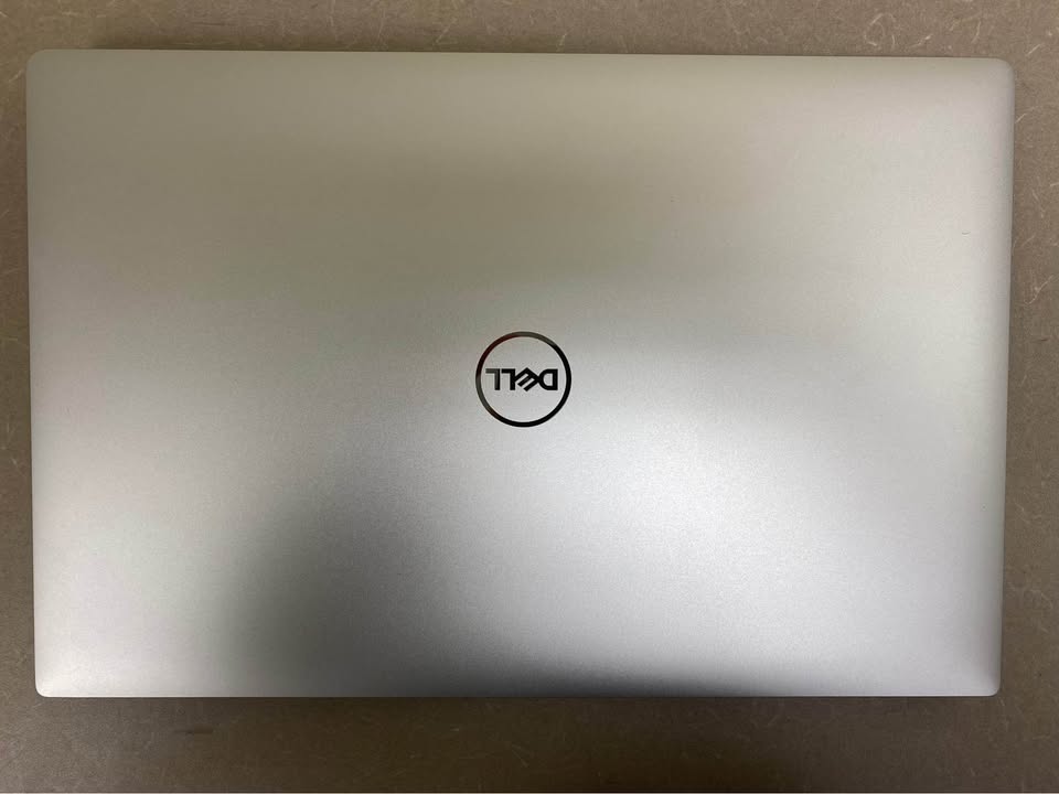 DELL XPS 15 7590 (i7-9th gen, 32 GB RAM , 512 SSD, Silver) NVIDIA GeForce GTX 16504GB