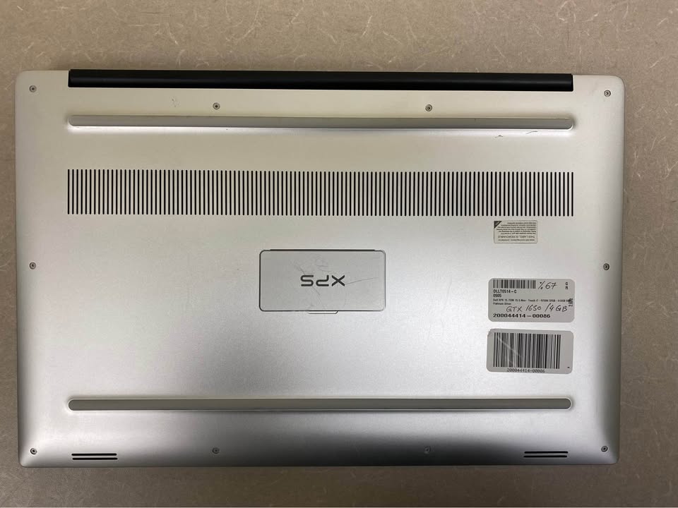 DELL XPS 15 7590 (i7-9th gen, 32 GB RAM , 512 SSD, Silver) NVIDIA GeForce GTX 16504GB