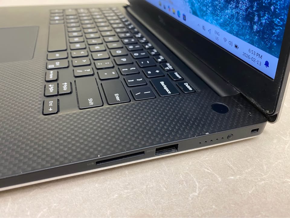 DELL XPS 15 7590 (i7-9th gen, 32 GB RAM , 512 SSD, Silver) NVIDIA GeForce GTX 16504GB