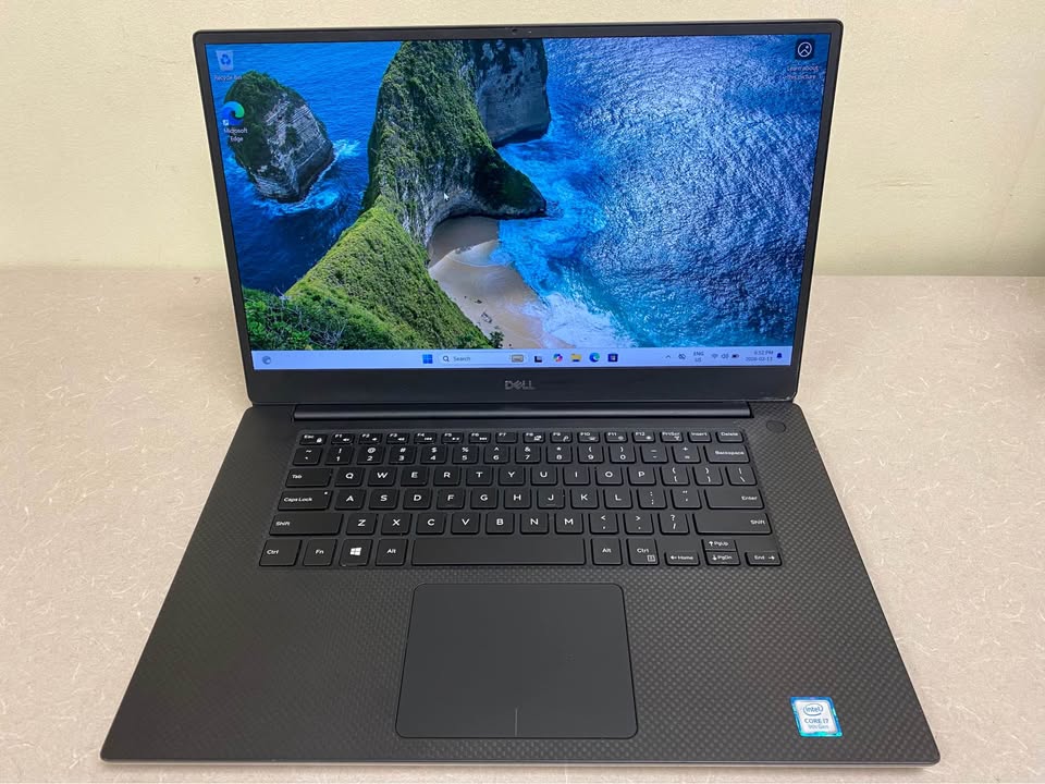 DELL XPS 15 7590 (i7-9th gen, 32 GB RAM , 512 SSD, Silver) NVIDIA GeForce GTX 16504GB