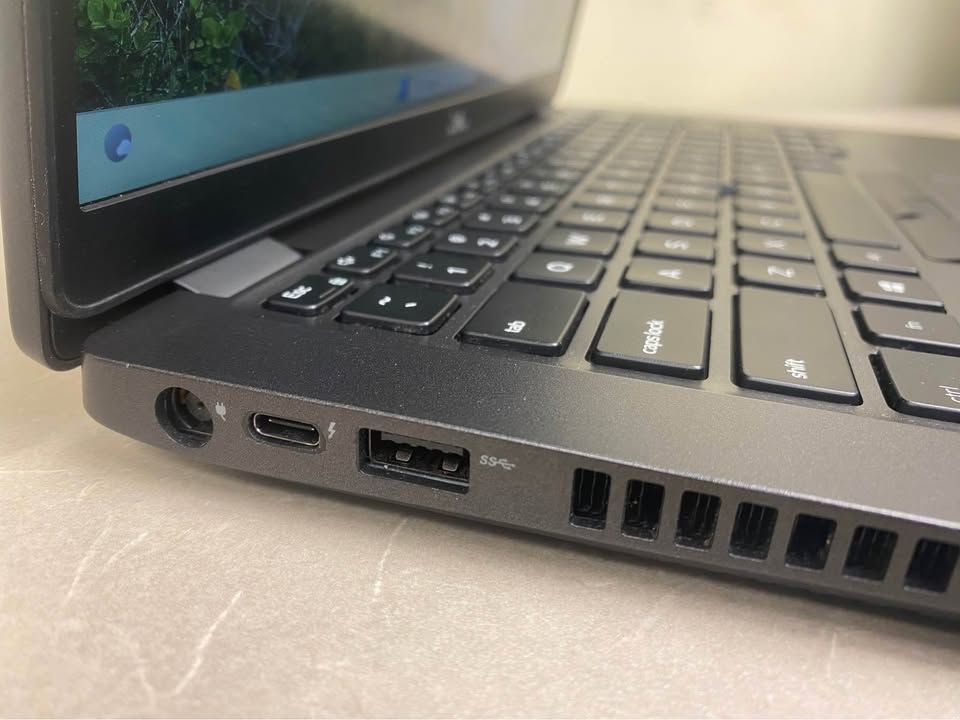 Dell Latitude 5401 (Core i7, 9th Gen, 16 GB RAM, 256 GB NVMe) with NVIDIA MX150 Graphics)