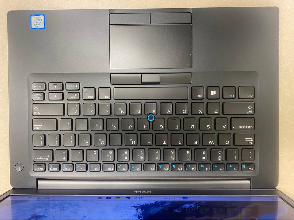 Dell Latitude 7490 Touch Screen (Core i7 - 8th Gen, 16 GB RAM, 256 GB NVMe))