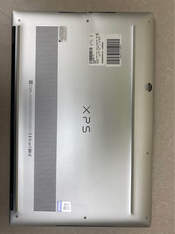 Dell XPS (i7 10th Gen, 32 GB RAM, 512 GB SSD) NIVIDIA)