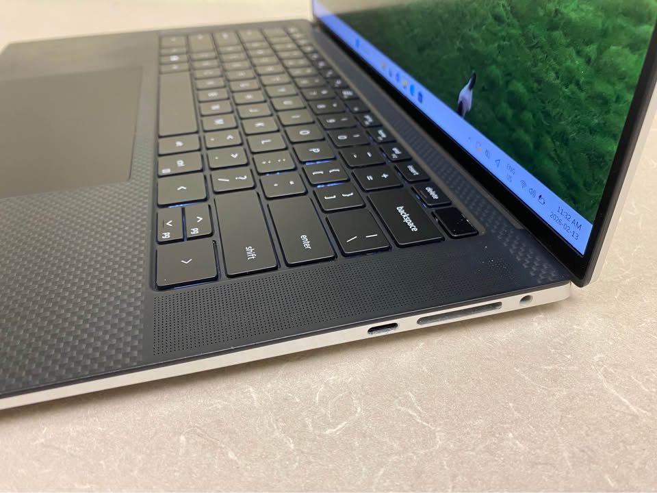 Dell XPS (i7 10th Gen, 32 GB RAM, 512 GB SSD) NIVIDIA)