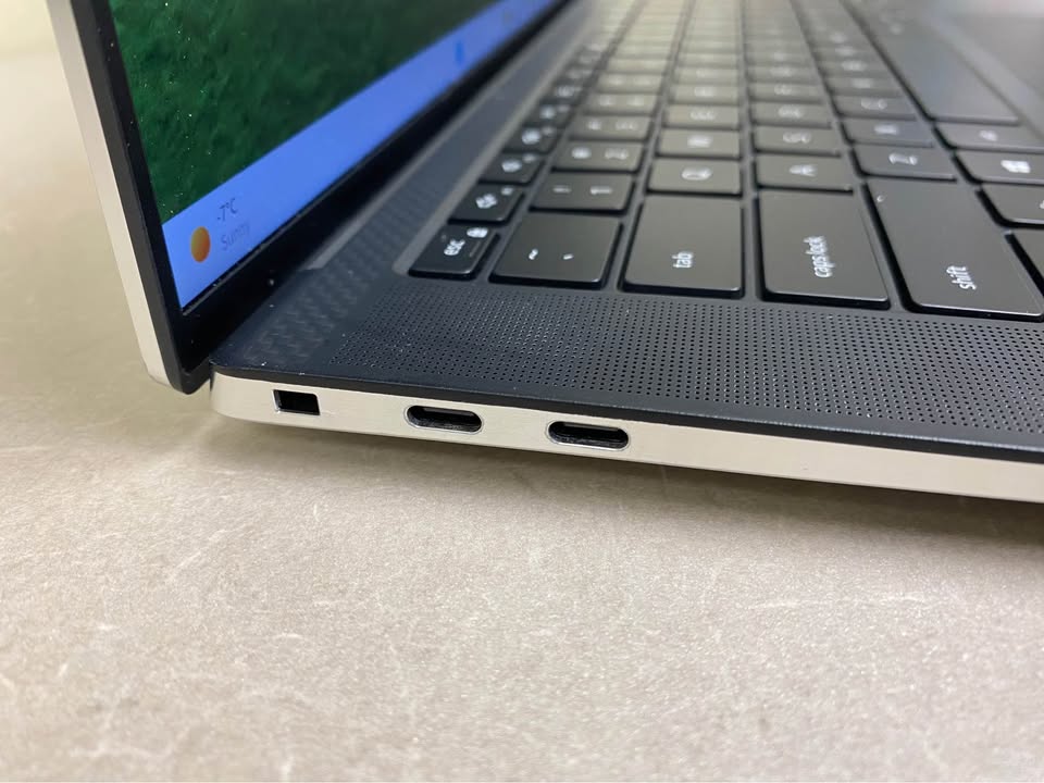 Dell XPS (i7 10th Gen, 32 GB RAM, 512 GB SSD) NIVIDIA)